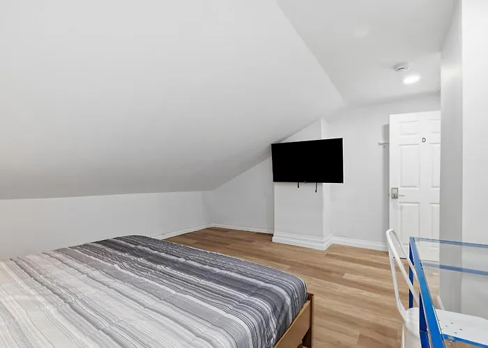 Millvale D Cozy And Unique Private Bedroom With Shared Bathroom