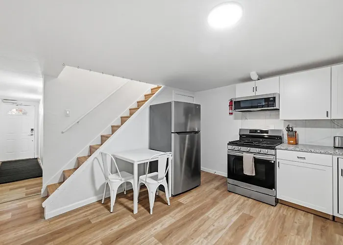 Millvale D Cozy And Unique Private Bedroom With Shared Bathroom *