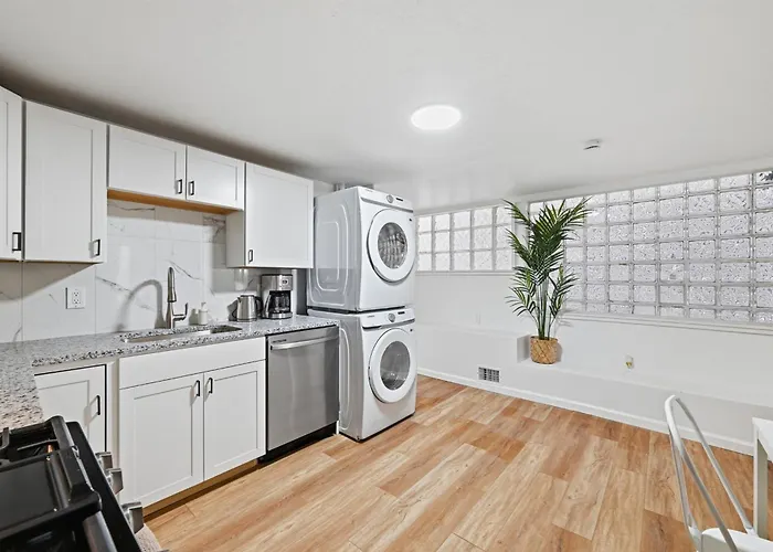 Millvale D Cozy And Unique Private Bedroom With Shared Bathroom *